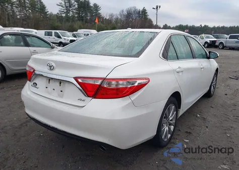 2015 Toyota Camry Xle z USA, uszkodzony, nr VIN 4T1BF1FK8FU977020